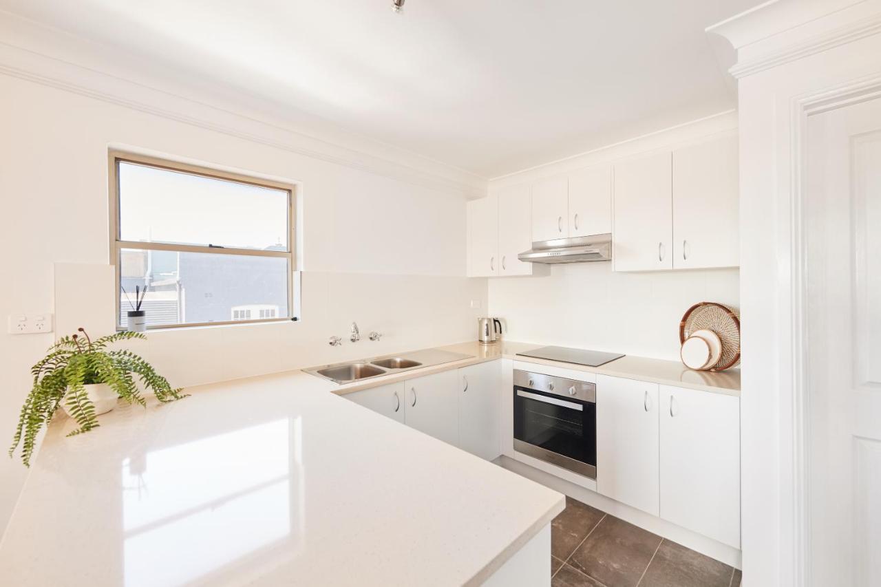 Harbour View Huge 2 Bedroom Entire Residence.