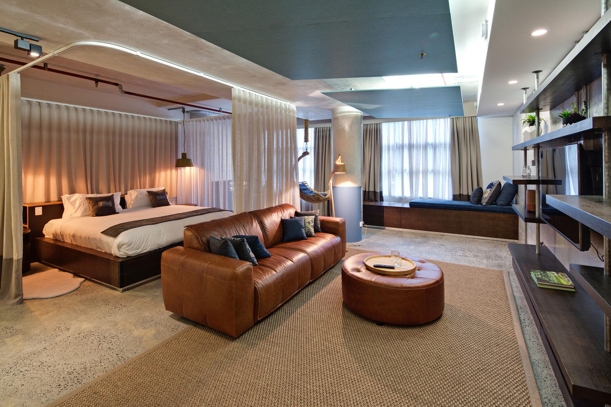 Zara Tower - Luxury And