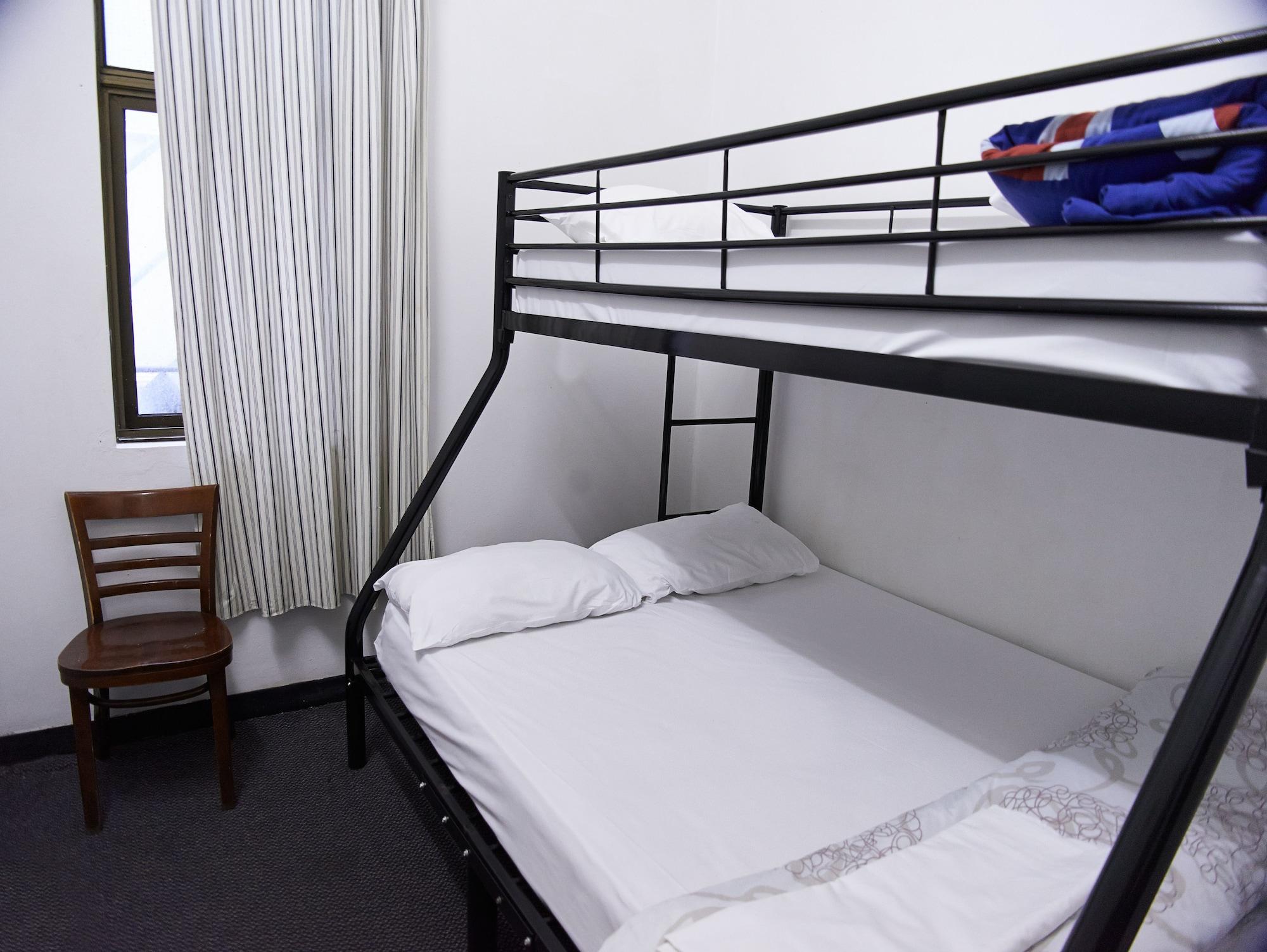 Hostel Maze Backpackers - *