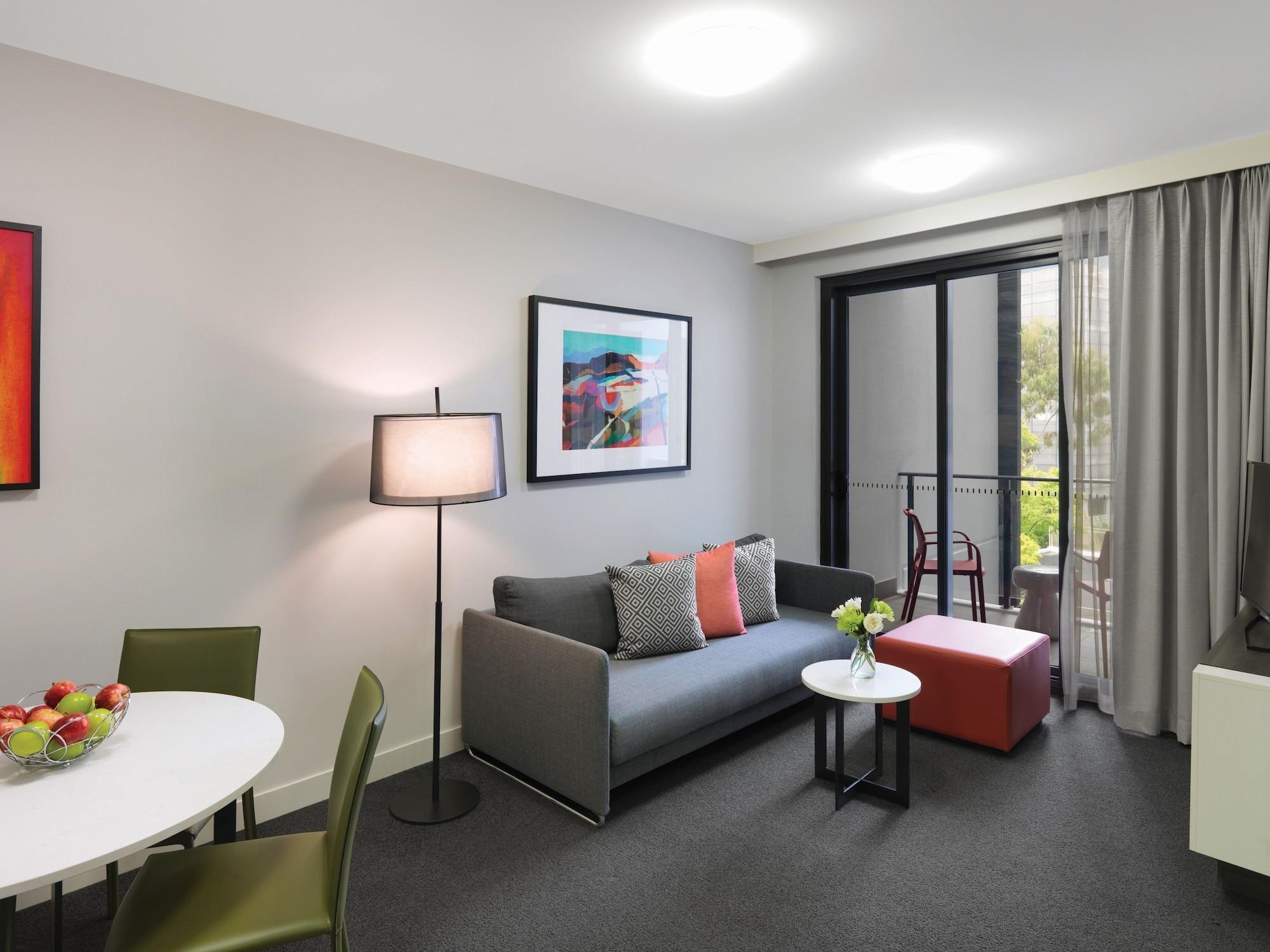 Adina Airport Aparthotel