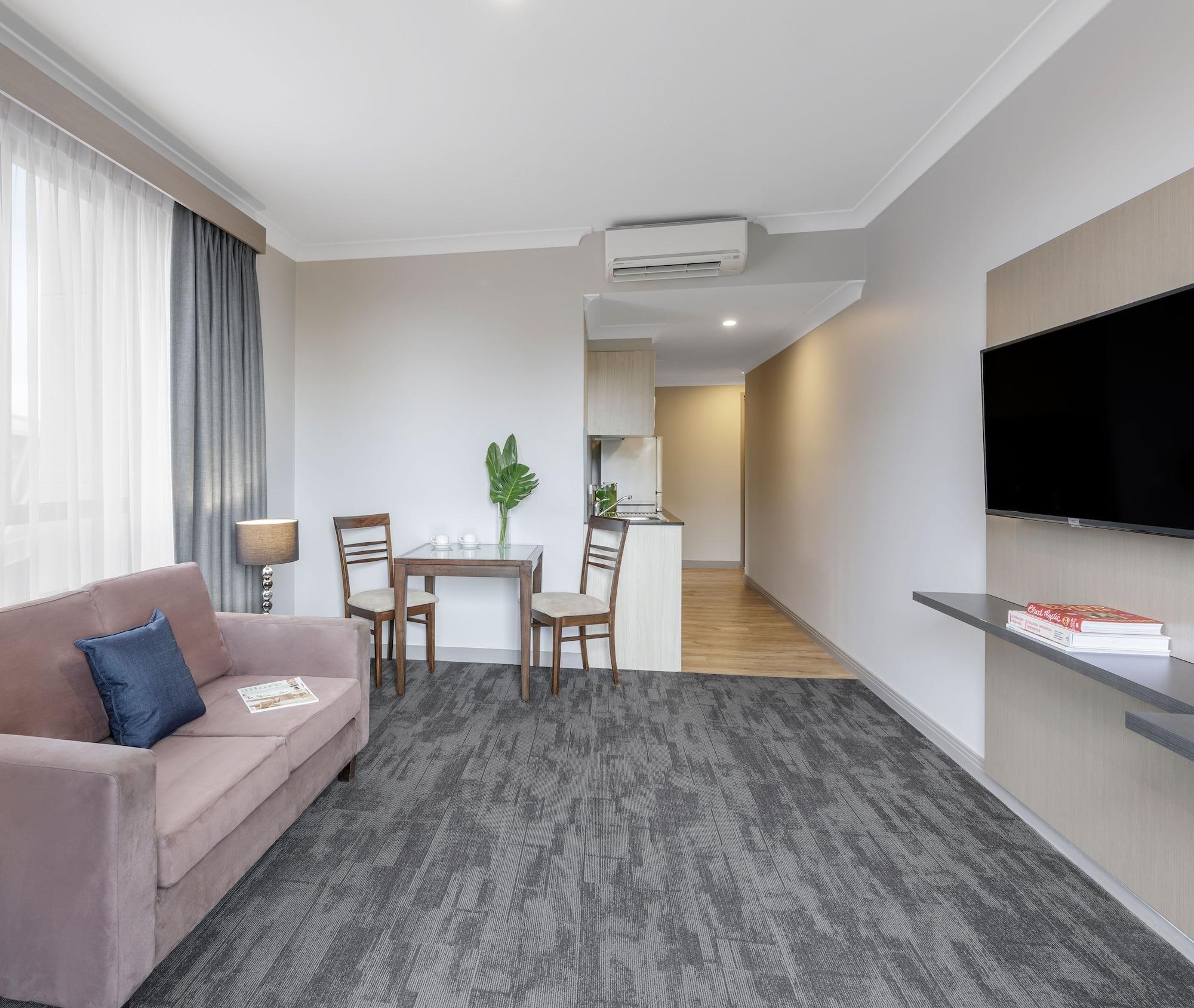 Oaks North Ryde Aparthotel 4*
