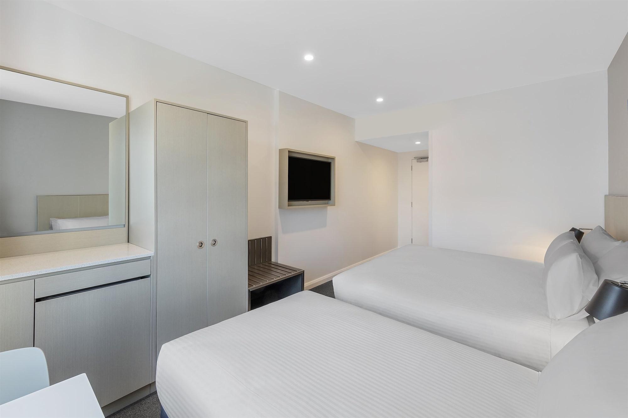 Travelodge Airport 4* Sydney