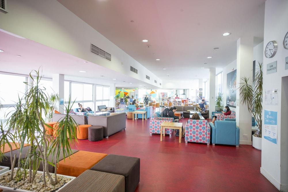 Yha Harbour Hostel *