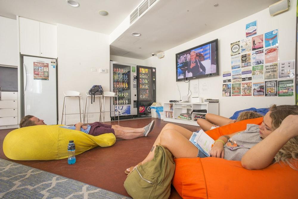 Yha Harbour Hostel