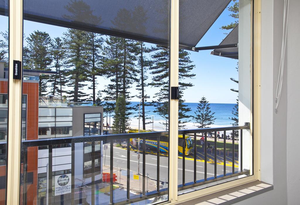 Manly Paradise & 3*