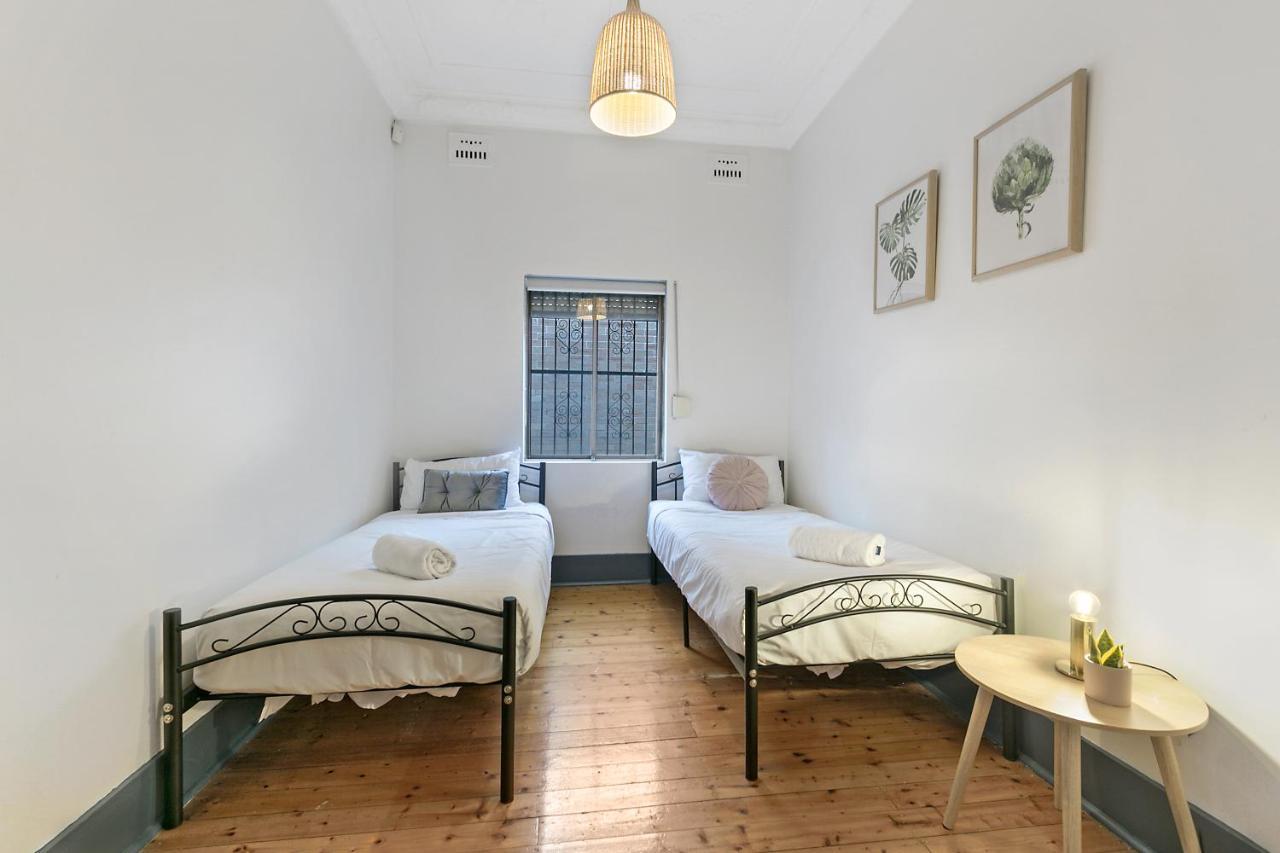 Kozyguru Arncliffe Airport Luxury Renovated 3 Bed Free Parking Nar232