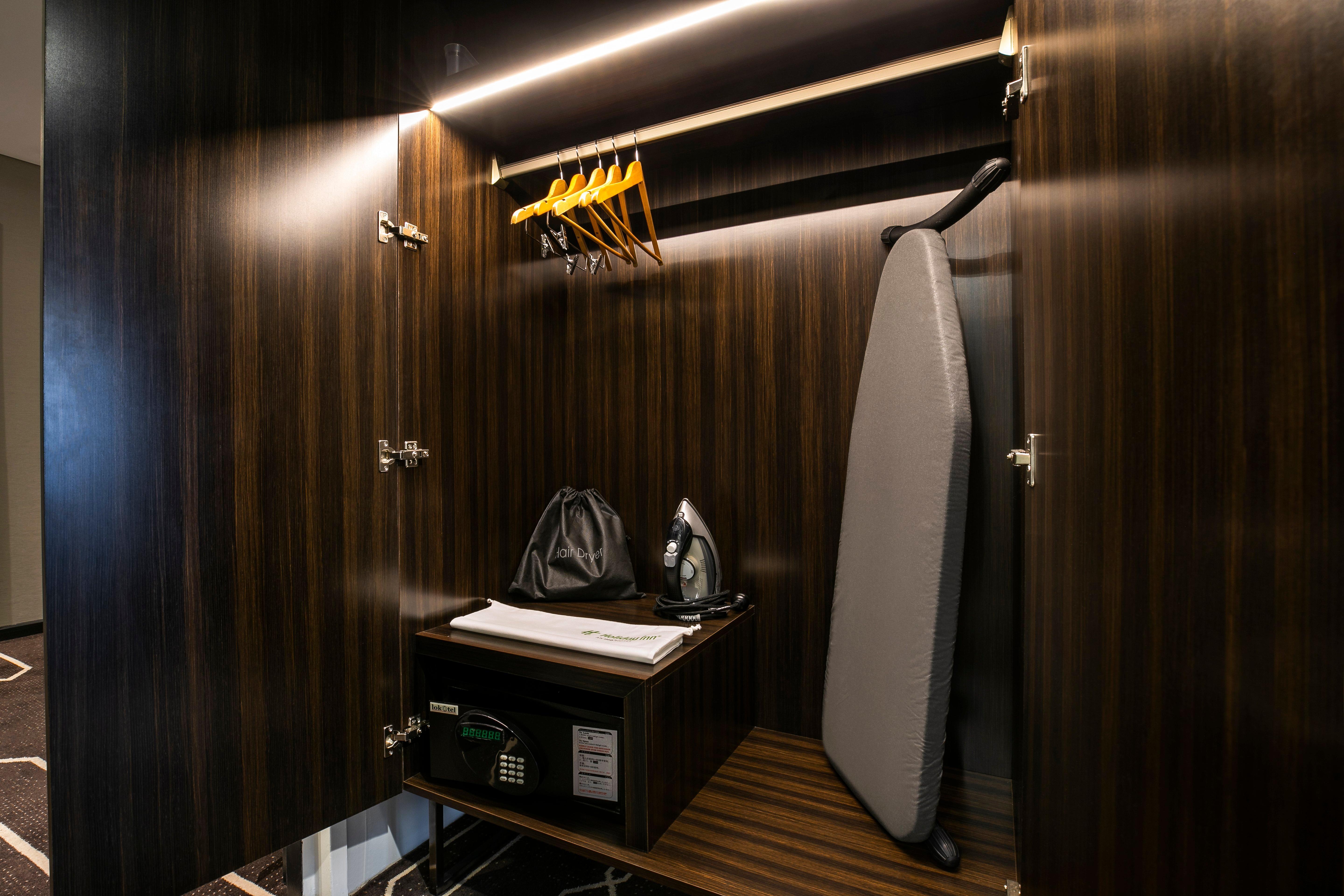 Crowne Plaza Airport By Ihg 4*