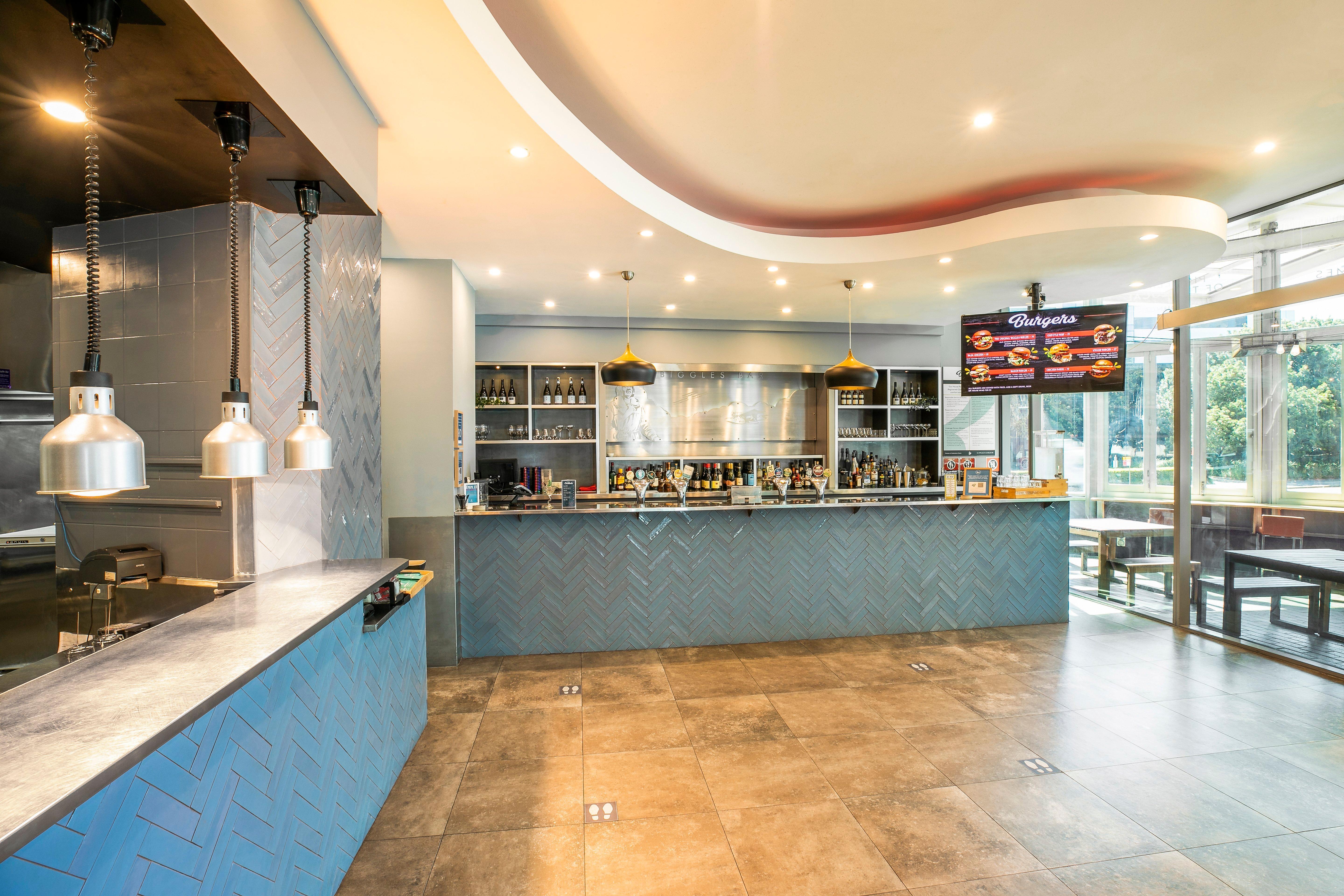 Crowne Plaza Airport By Ihg Hotel 4*