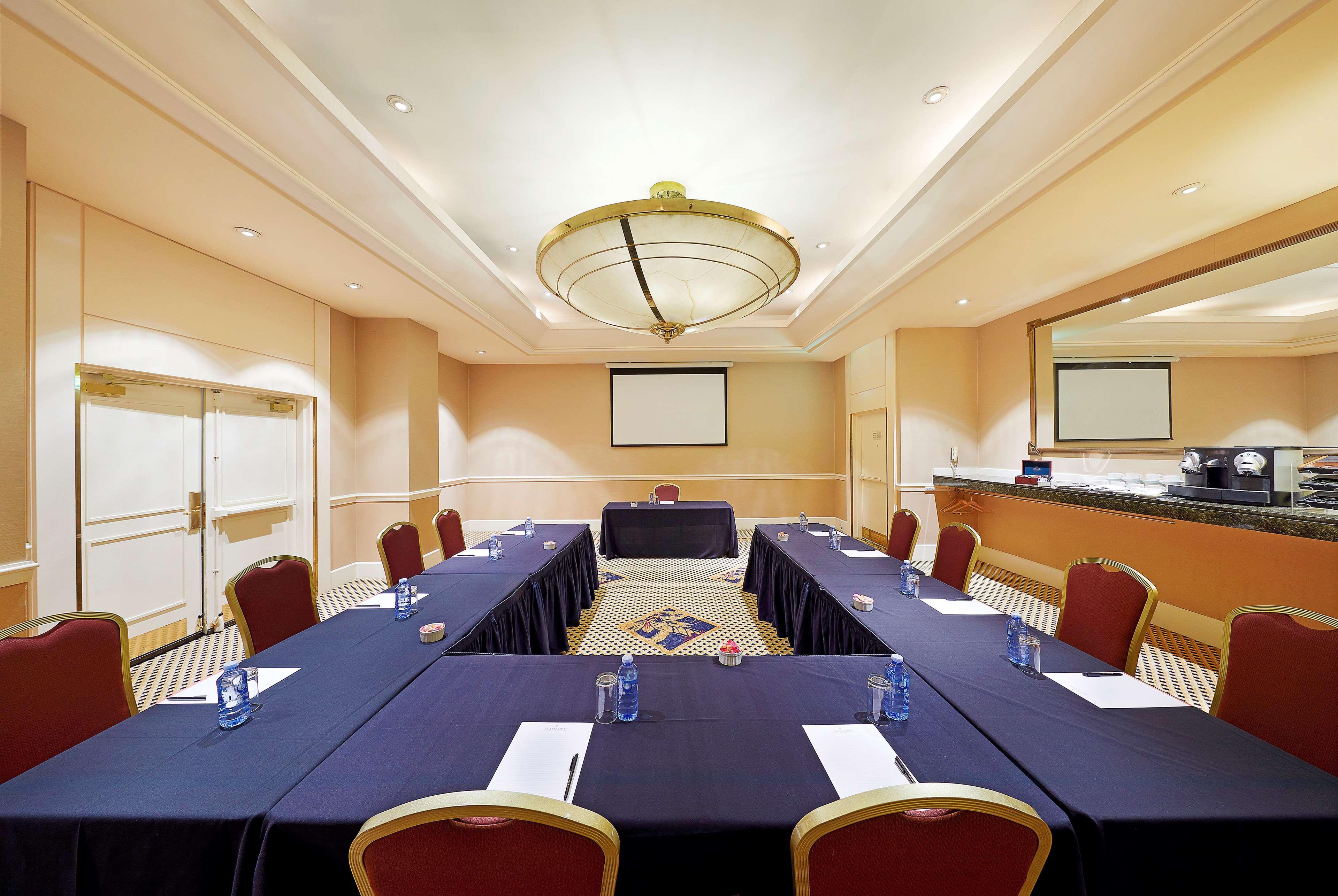 Stamford Plaza Airport & Conference Centre Hotel 5*