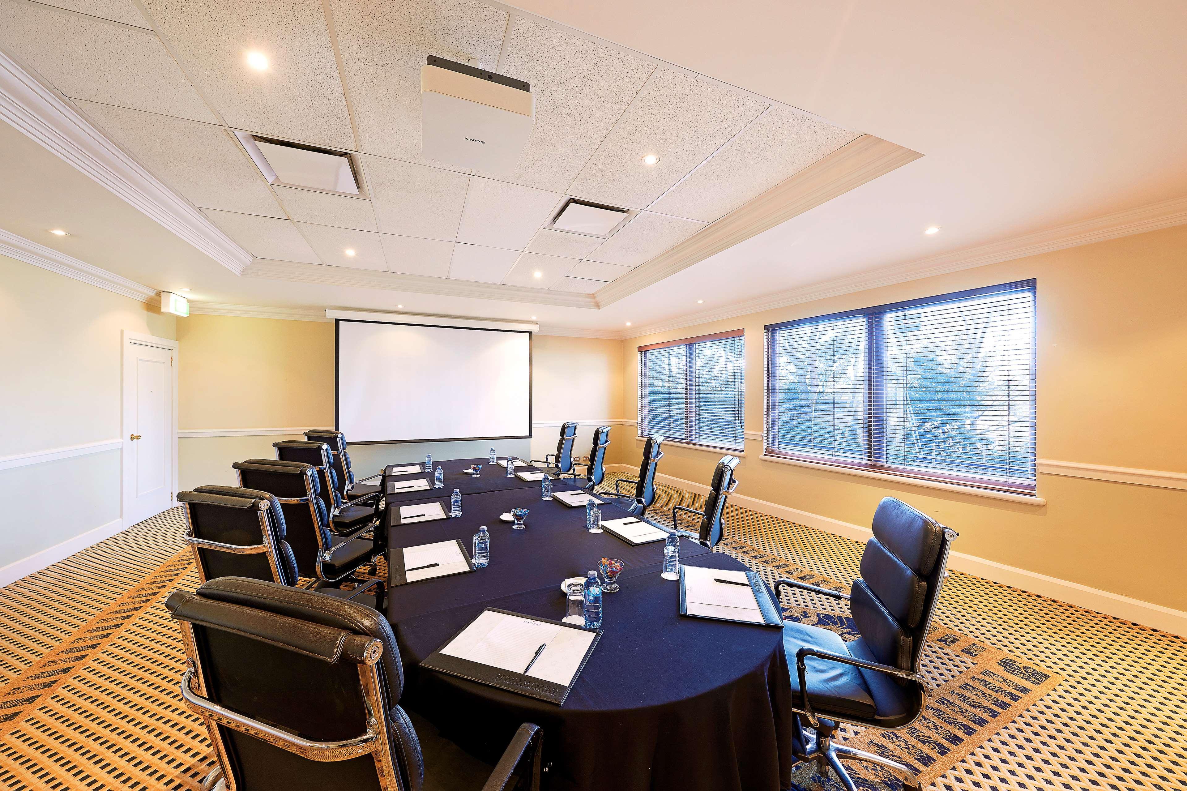 Hotel Stamford Plaza Airport & Conference Centre 5*