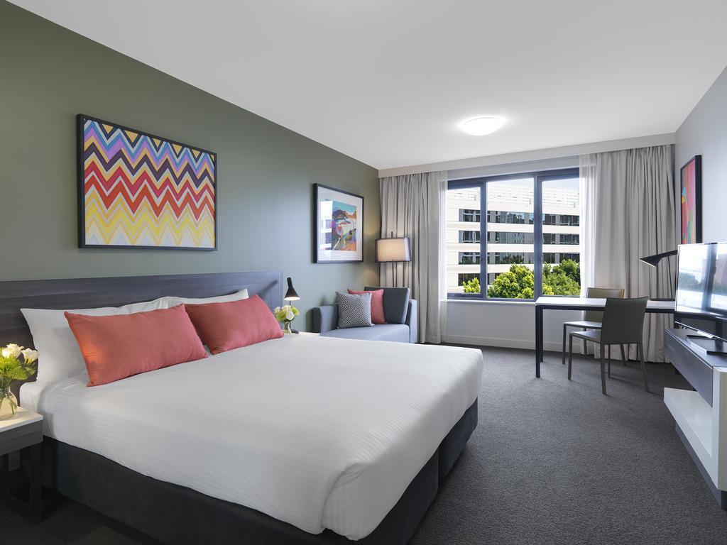 Aparthotel Adina Airport