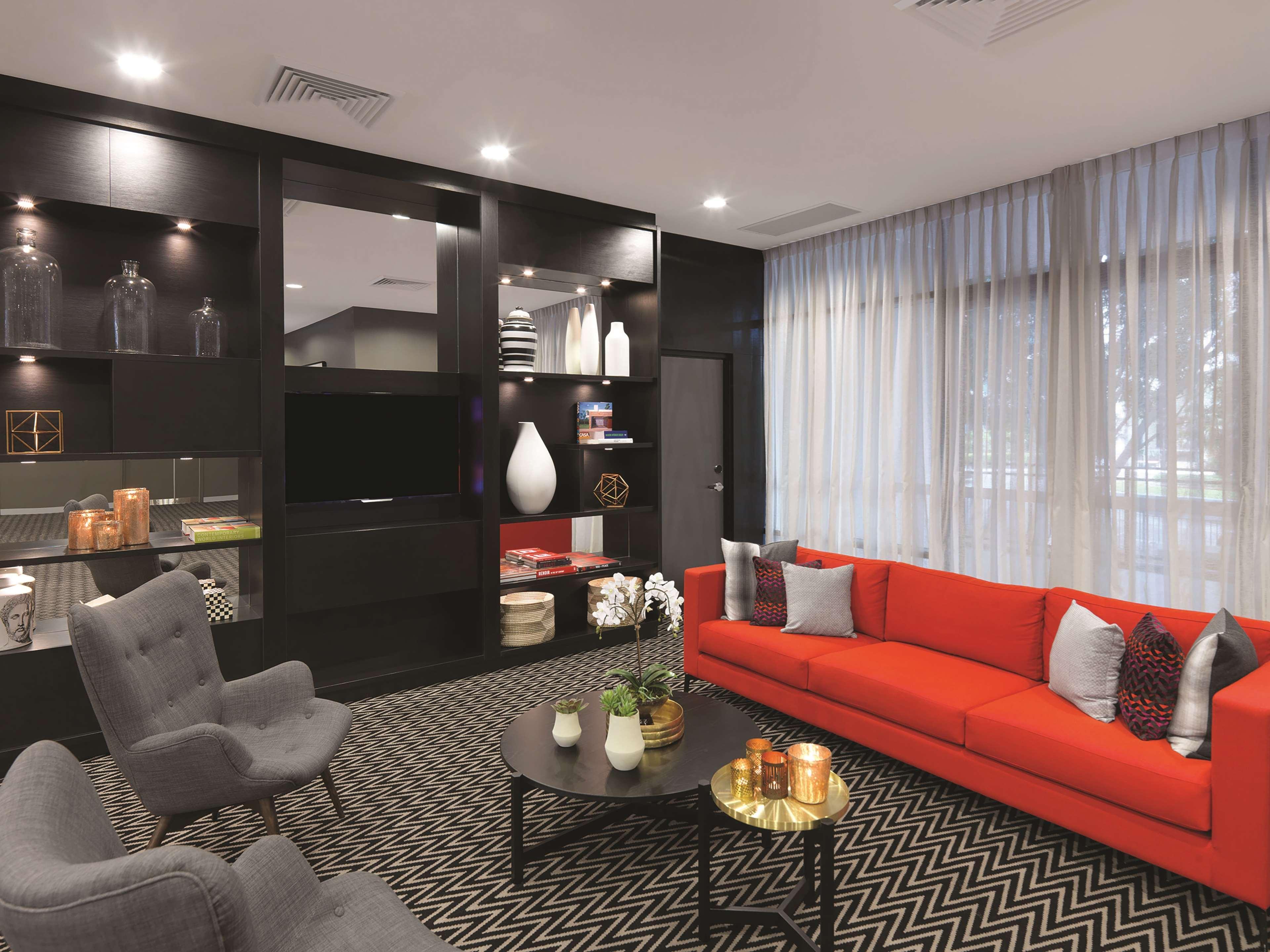 Adina Airport Aparthotel 4*