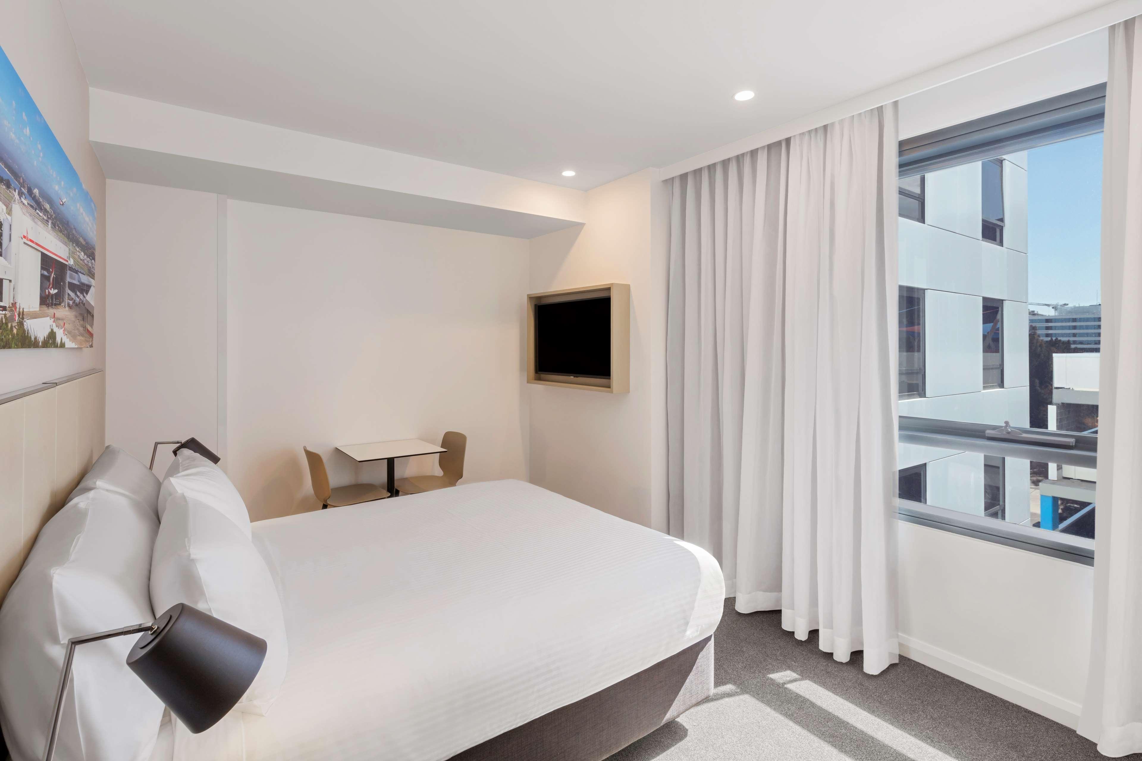 Travelodge Airport Hotel 4*