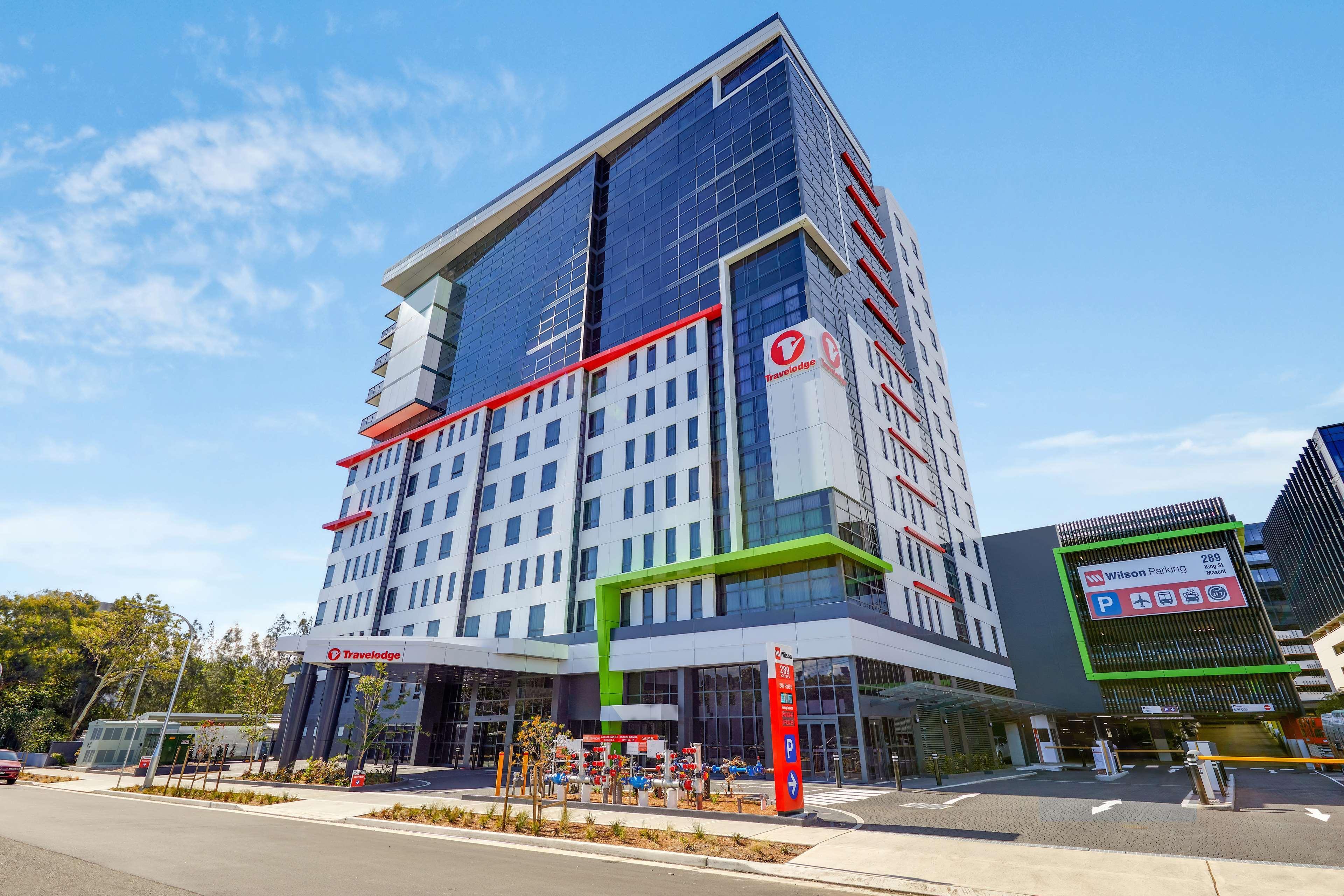 Travelodge Airport Hotel 4*