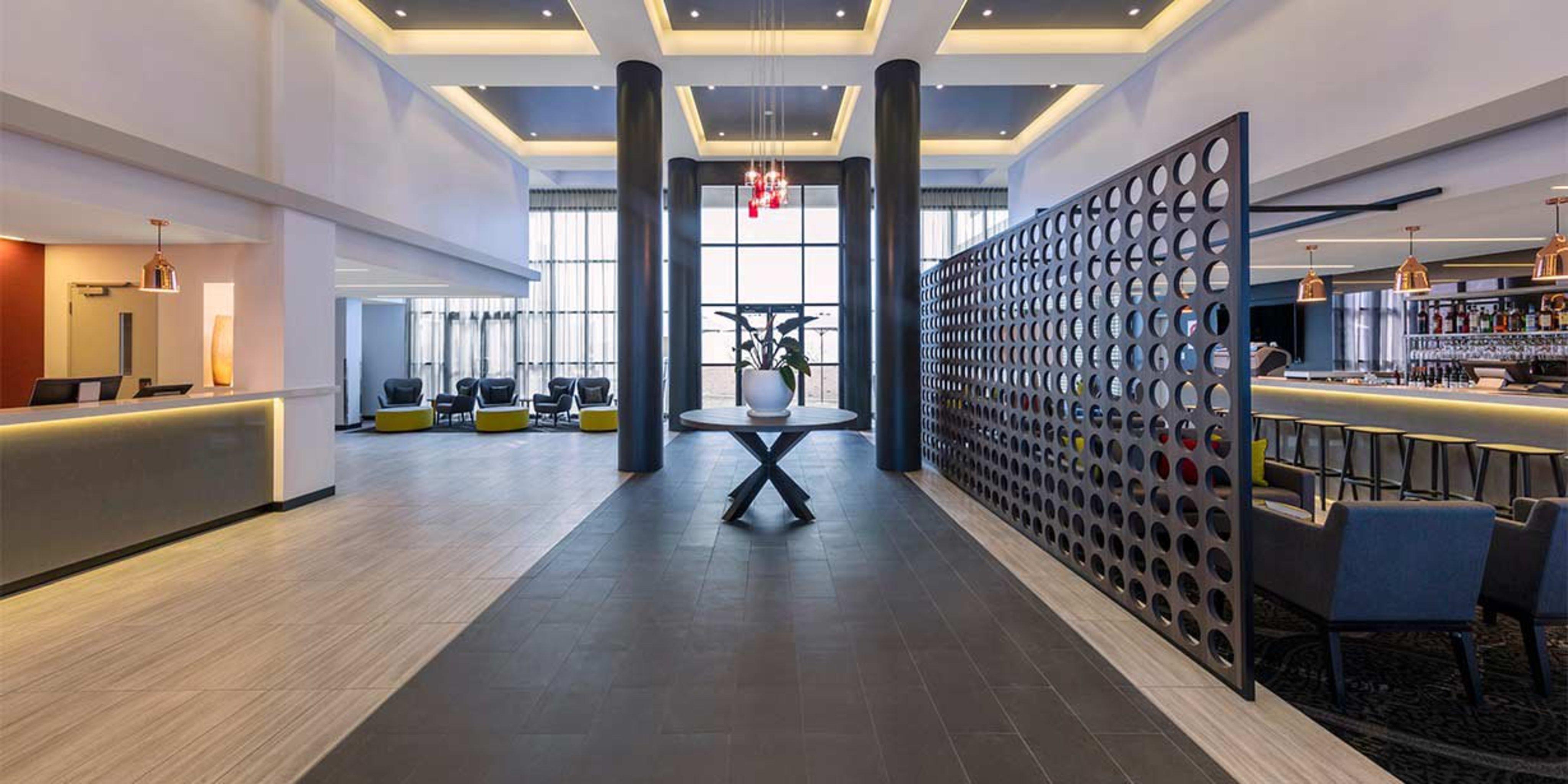 Hotel Travelodge Airport 4*