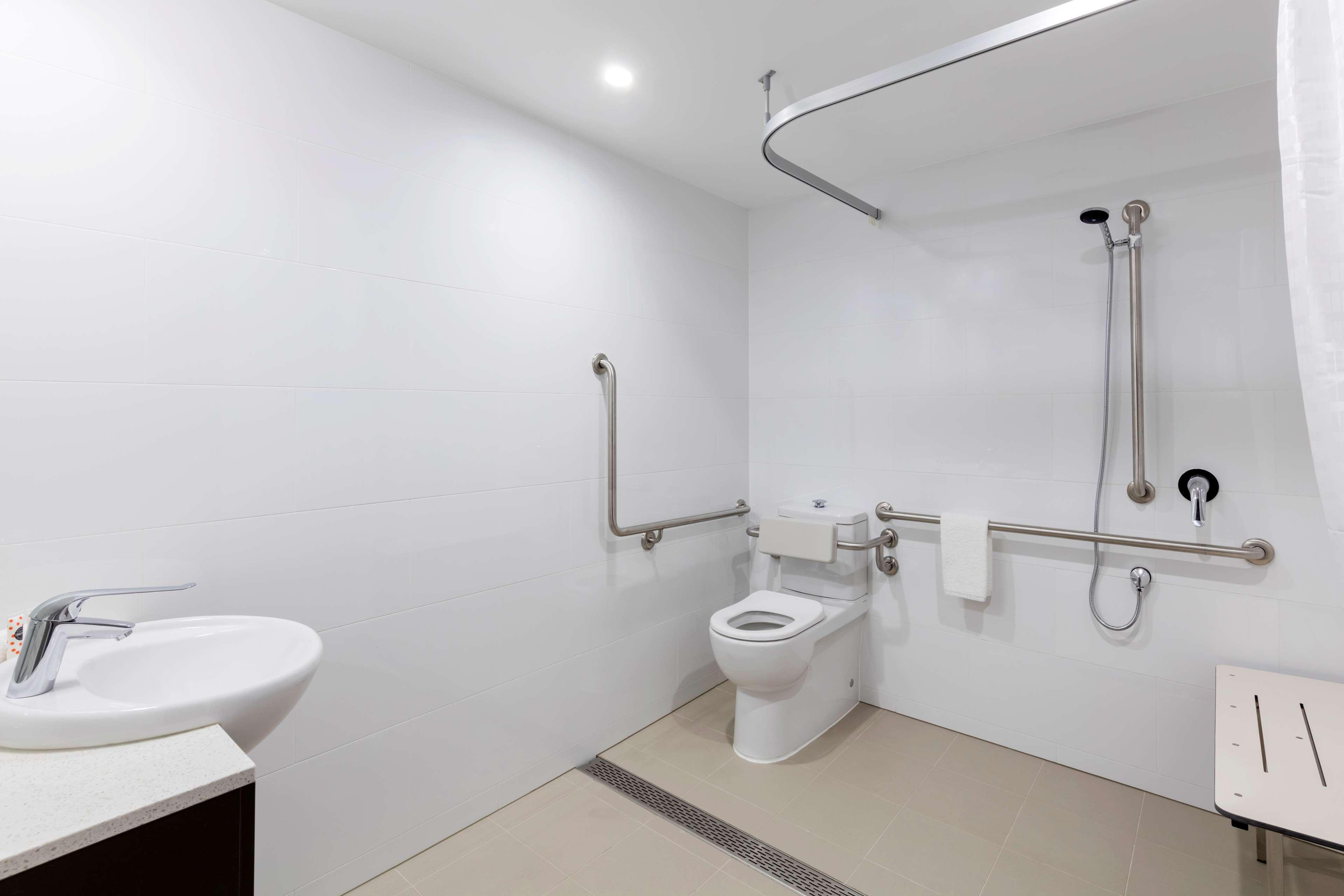 Travelodge Airport Hotel 4*