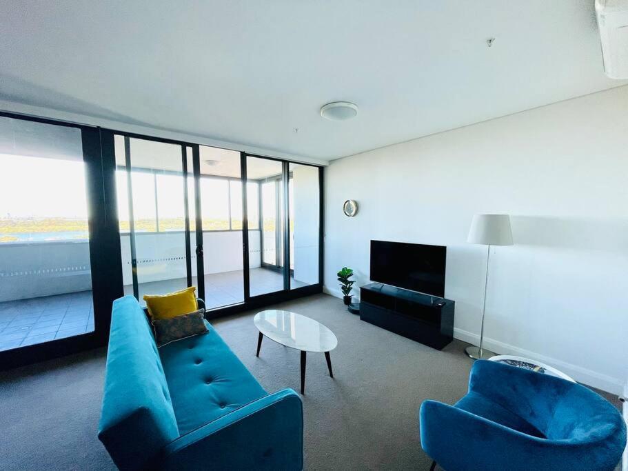 Stunning View 2bed 2bath Apartment *