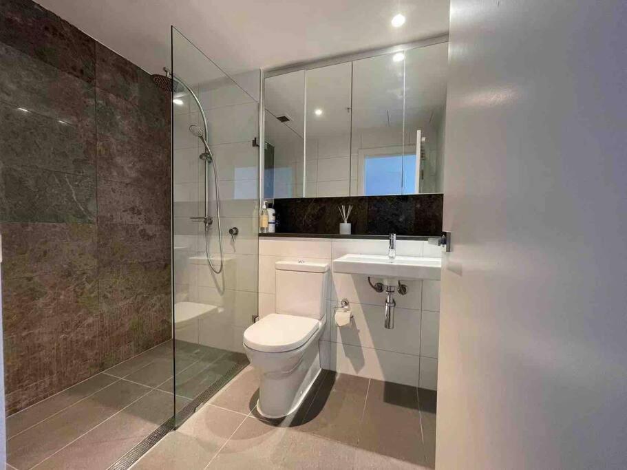 Stunning View 2bed 2bath Apartment *