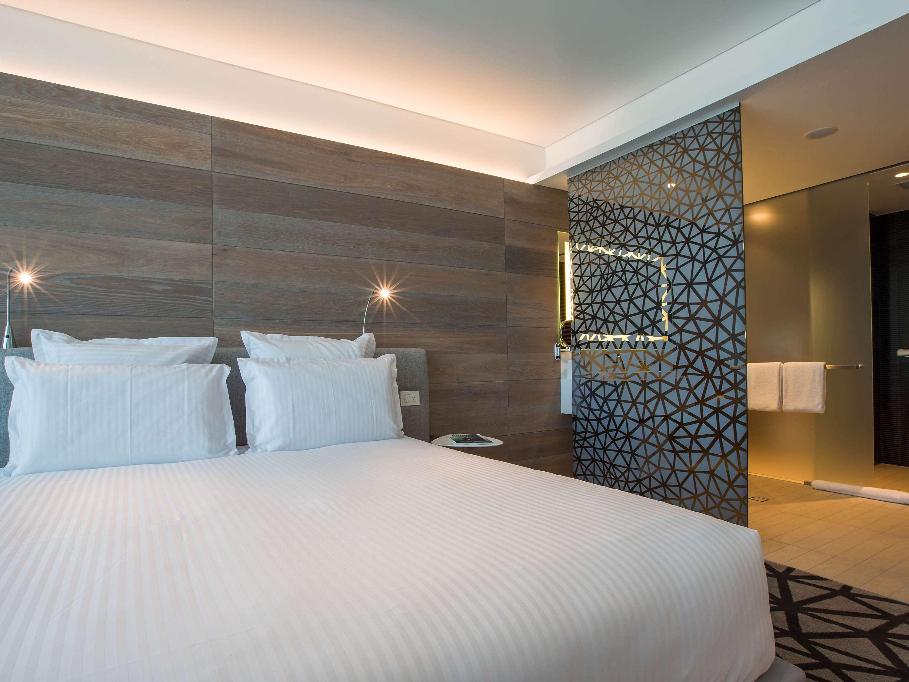 Pullman Airport 5*