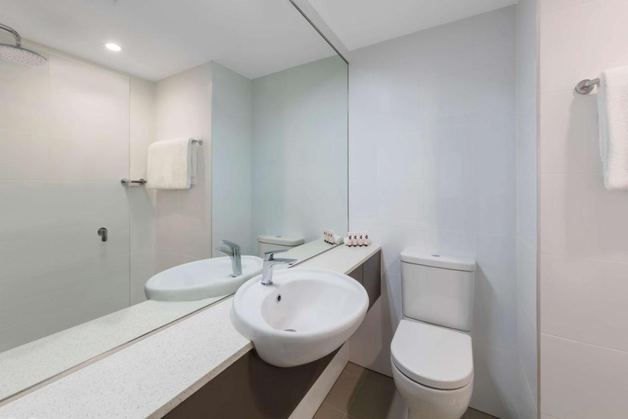 Travelodge Airport Hotel 4*