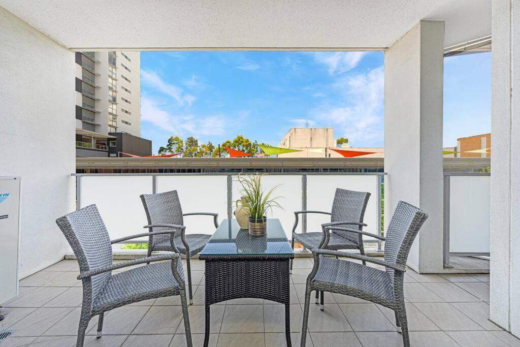 Parramatta Comfy- 2bd-free Parking -netflix-westfield Apartment *