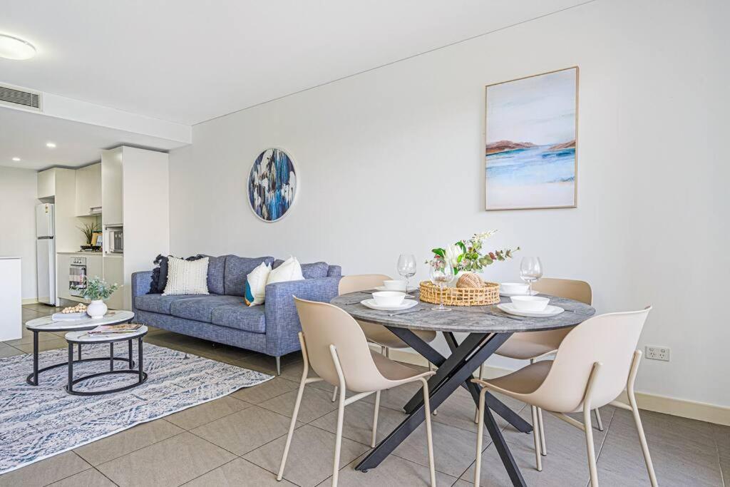 Apartment Parramatta Comfy- 2bd-free Parking -netflix-westfield Sydney
