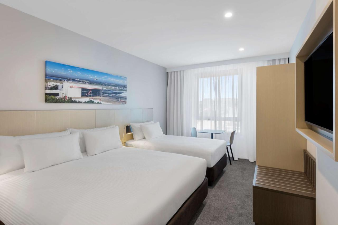Travelodge Airport 4*