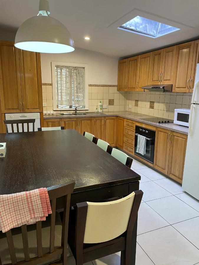 Holiday home Lcf Rosehill 3 Free Car Parking Inside G2 Sydney