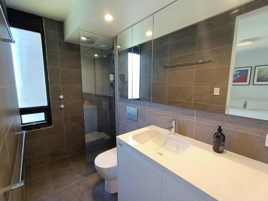 Beautiful Harbour Views, Stylish & Pool Apartment *