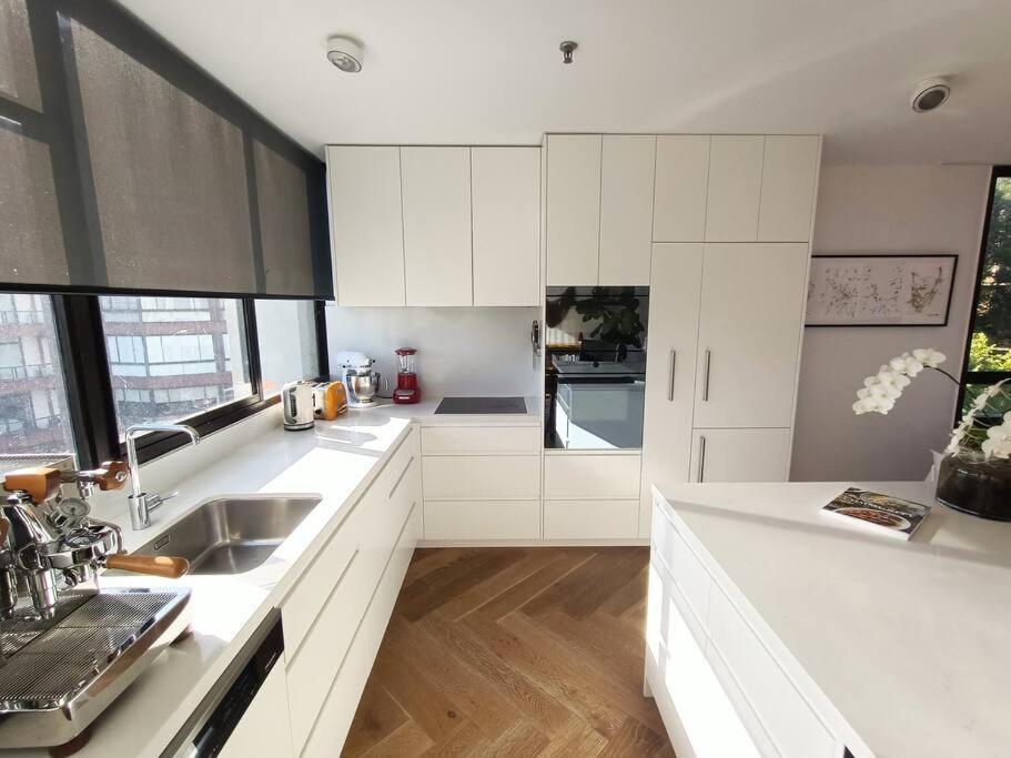 Apartment Beautiful Harbour Views, Stylish & Pool