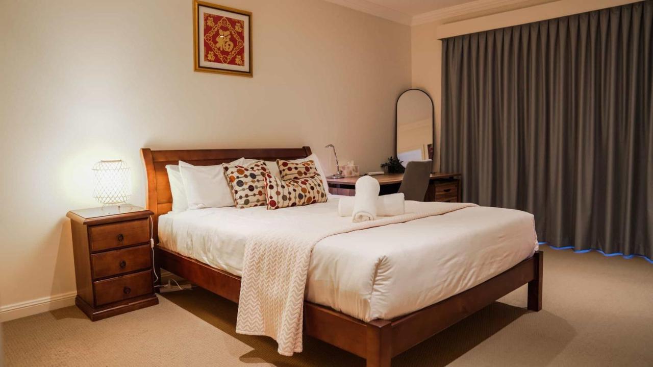 Modern 3bd Townhouse In Marsfield * Sydney