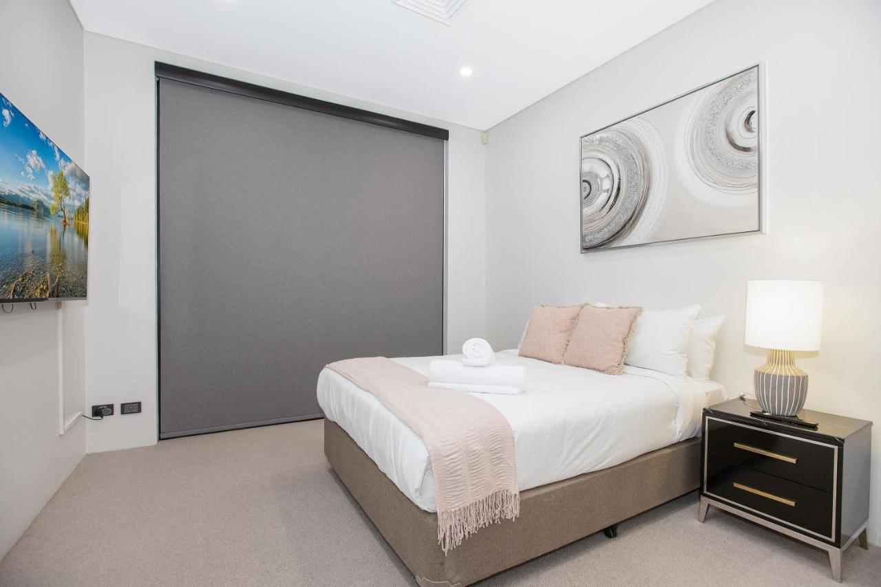 Holiday home Luxury Waterfront @ Kyle Bay 3 Bedroom Duplex Sydney