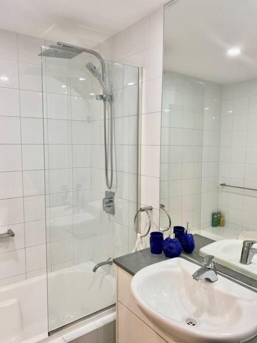 Spacious Terraced Style In Zetland Apartment Sydney