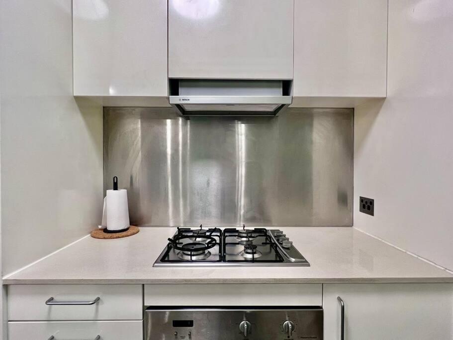 Apartment Spacious Terraced Style In Zetland *