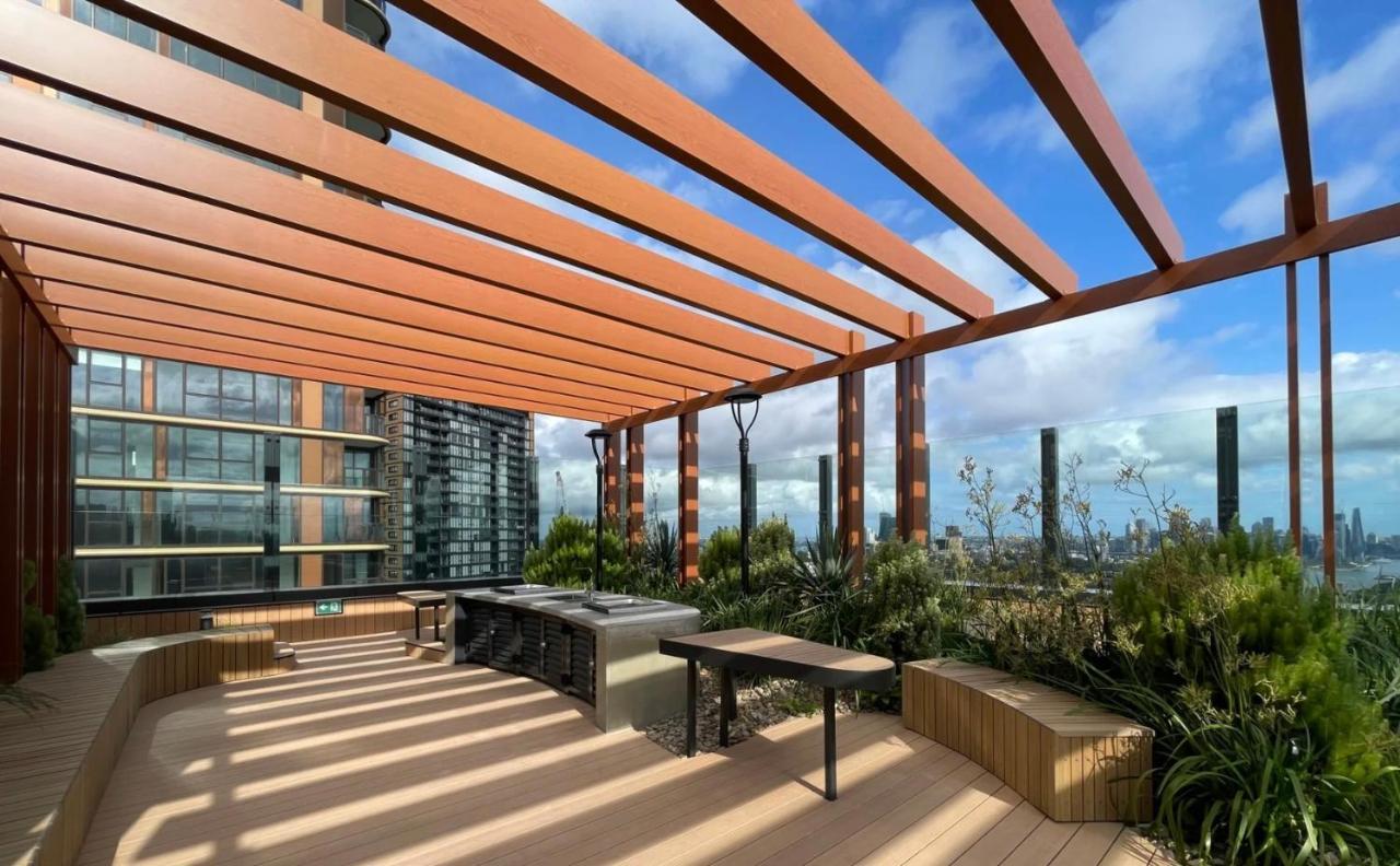 High Level In St Leonards Apartment Sydney