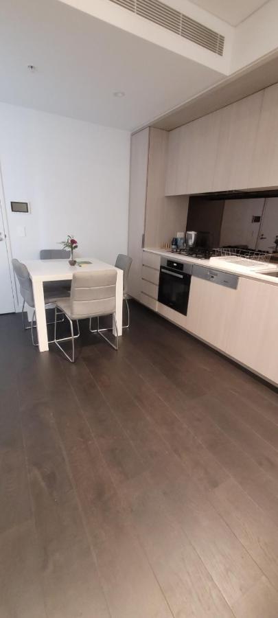 Apartment 1bed & Large Study In The Heart Of Parramatta Sydney