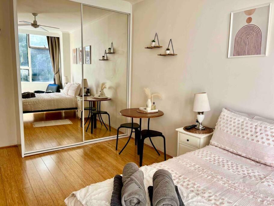 Studio In Darling Point Apartment