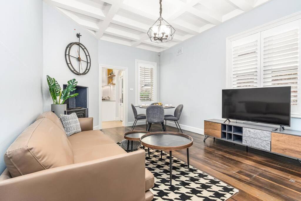Apartment Stunning Two Bedroom In Millers Point 16 High Self- Catering