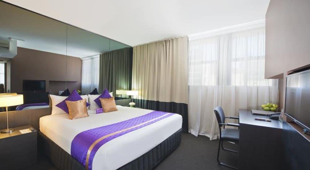 Hotel Park Regis Centre 3*