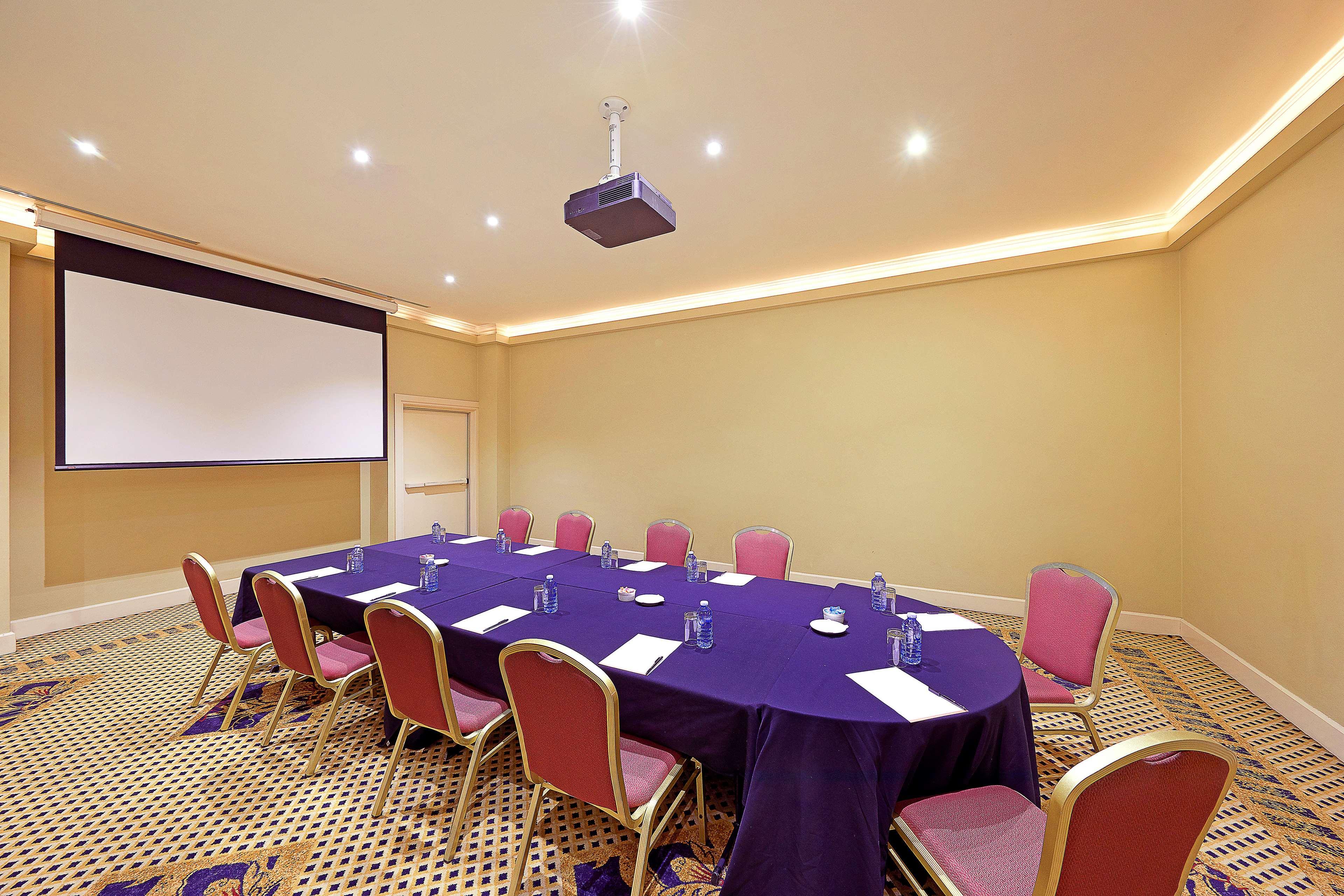 Stamford Plaza Airport & Conference Centre Hotel 5*
