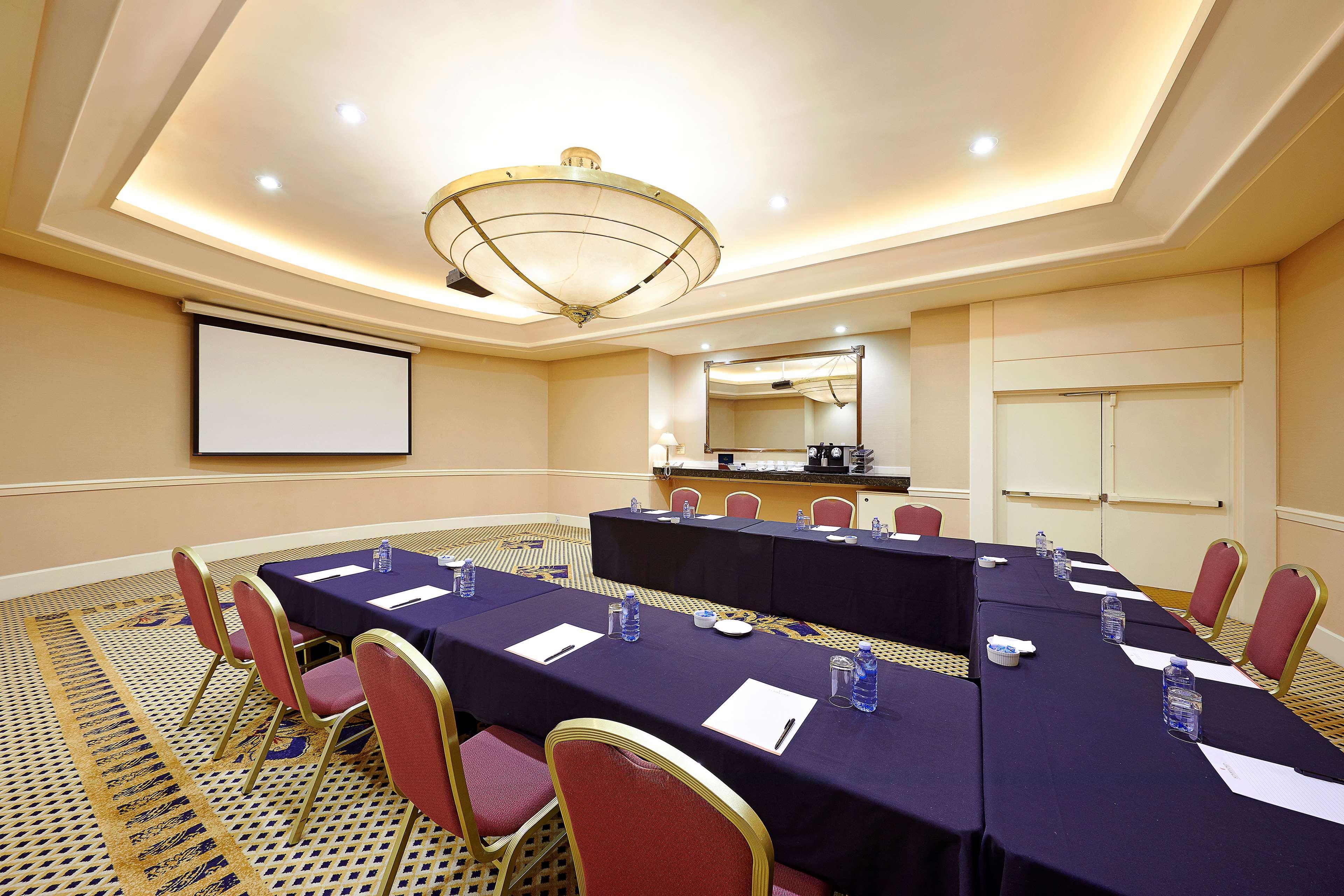 Stamford Plaza Airport & Conference Centre 5*