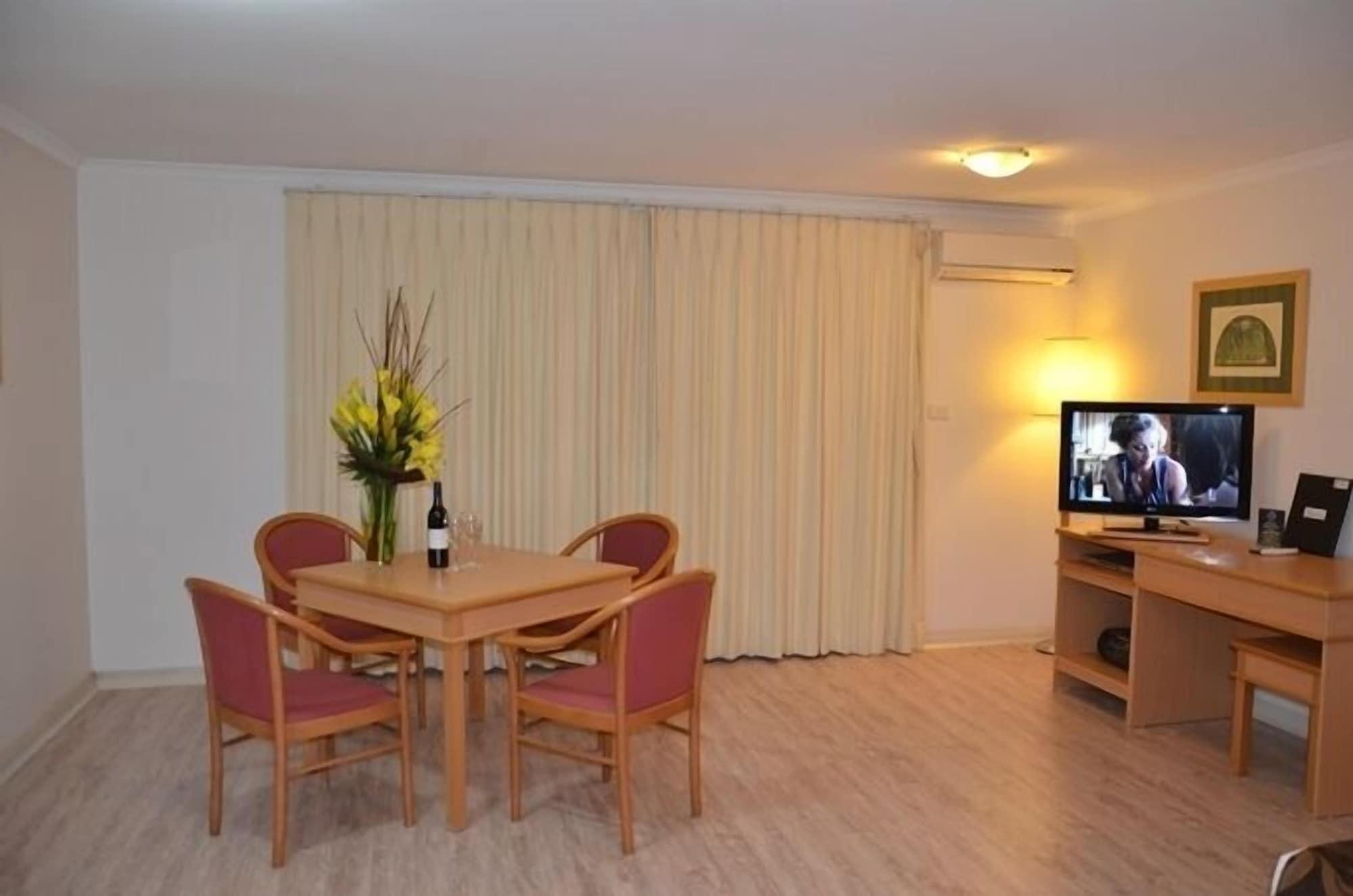 Aparthotel Napoleon On Kent 4*
