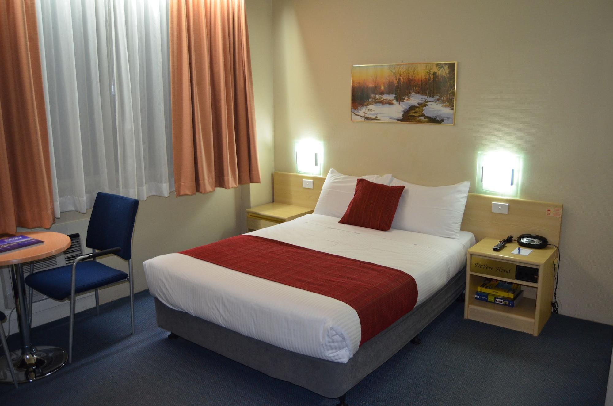 Devere 3*