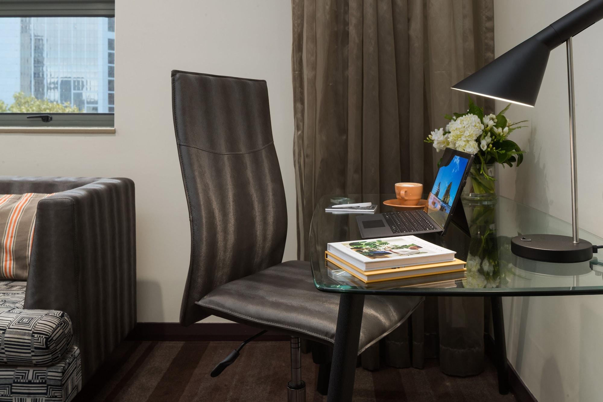 Rydges World Square 4*