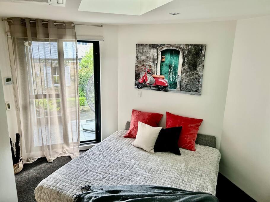 Harbourfront Oasis With Pool, Steps To Vivid And Iconic Sydney Views Sydney
