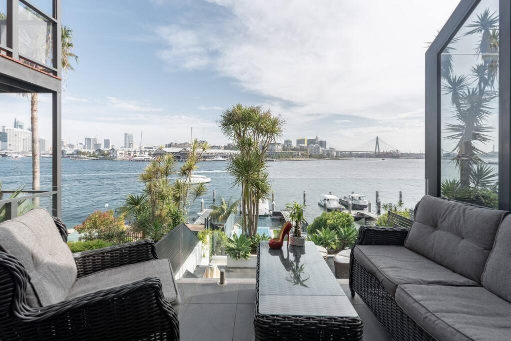 Holiday home Harbourfront Oasis With Pool, Steps To Vivid And Iconic Sydney Views