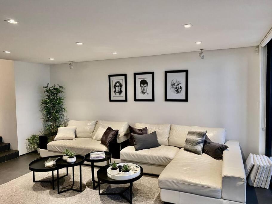 Harbourfront Oasis With Pool, Steps To Vivid And Iconic Sydney Views Holiday home *