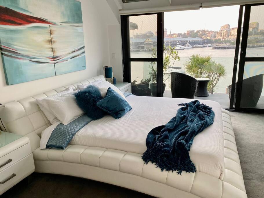 Holiday home Harbourfront Oasis With Pool, Steps To Vivid And Iconic Sydney Views