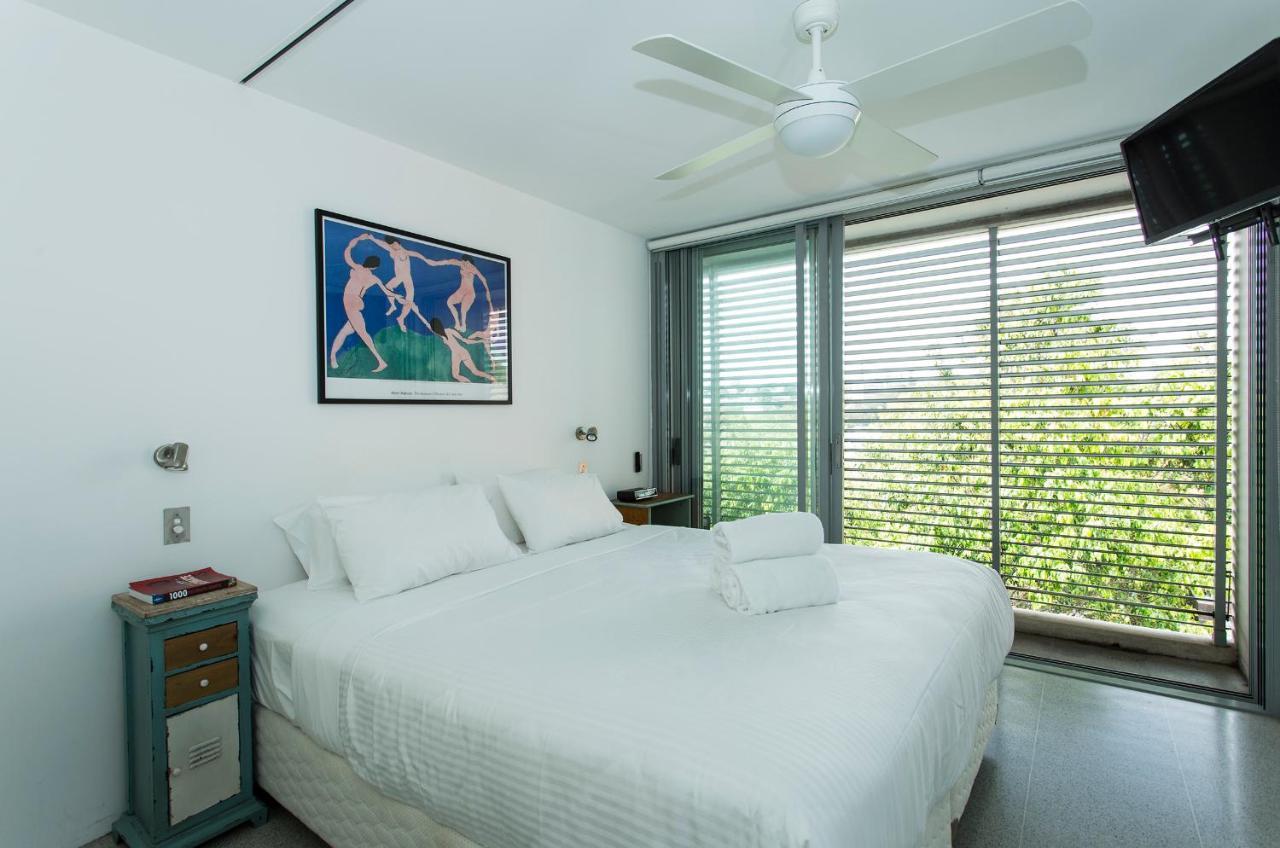 Modern & Sleek, Minutes To The City. Parking/pool *