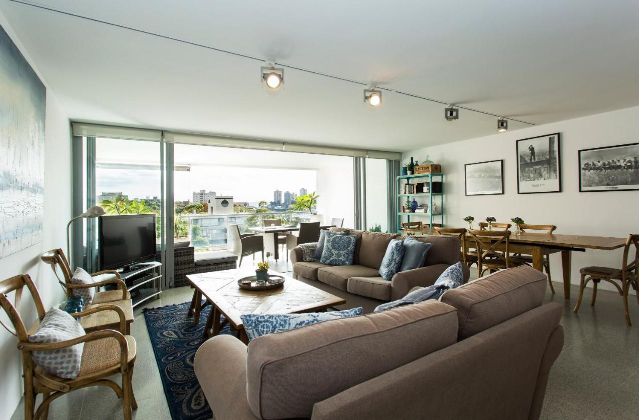 Modern & Sleek, Minutes To The City. Parking/pool Apartment *